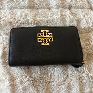 Tory Burch Black Leather Zip Wallet with Gold Emblem